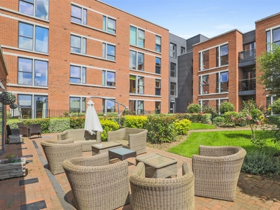 2 Bedroom Retirement Apartment For Sale in Leicester, Leicestershire