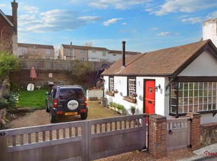 2 bedroom semi-detached bungalow for sale in Lower Green Road, Tunbridge Wells, Kent, TN4