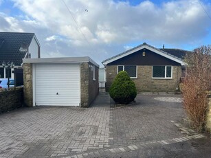 2 bedroom semi-detached bungalow for sale in Marie Close, Lascelles Hall HD5