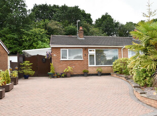 2 bedroom semi-detached bungalow for sale in Stradbroke Drive, Blurton , Stoke-on-Trent, ST3