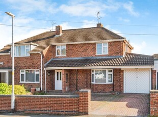 2 bedroom semi-detached house for sale in Burns Way, Swindon, SN2