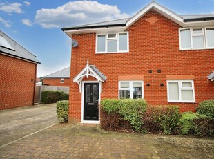 2 bedroom semi-detached house for sale in Hannah Gardens, Guildford, GU2