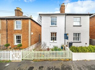 2 bedroom semi-detached house for sale in High Path Road, Merrow, Guildford, Surrey, GU1
