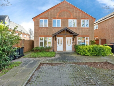 2 bedroom semi-detached house for sale in Holt Row, Bedford, Bedfordshire, MK42