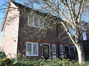 2 bedroom semi-detached house for sale in Lakeside Place, London Colney, AL2