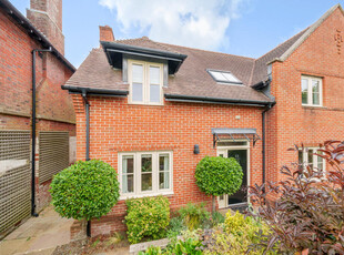 2 bedroom semi-detached house for sale in Milesdown Place, Winchester, SO23