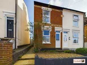 2 bedroom semi-detached house for sale in Ringham Road, Ipswich, IP4