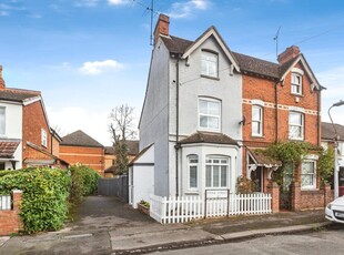 2 bedroom semi-detached house for sale in Stone Street, Reading, RG30