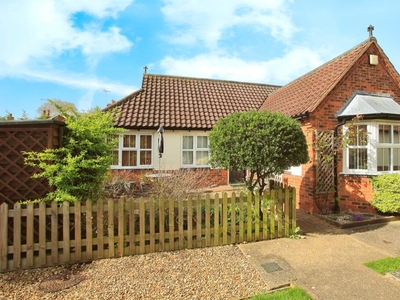 2 bedroom terraced bungalow for sale in Barn Close, Werrington, Peterborough, PE4