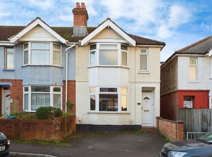 2 bedroom terraced bungalow for sale in Sholing Road, Southampton, SO19