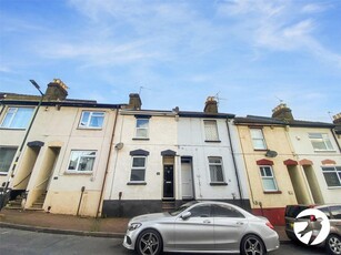 2 bedroom terraced house for rent in Castle Road, Chatham, Kent, ME4