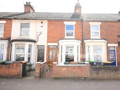 2 bedroom terraced house for sale in College Road, Bedford, MK42