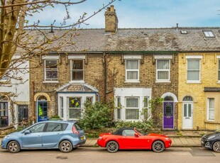 2 bedroom terraced house for sale in Devonshire Road, CB1