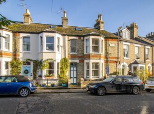 2 bedroom terraced house for sale in Hertford Street, Cambridge, CB4