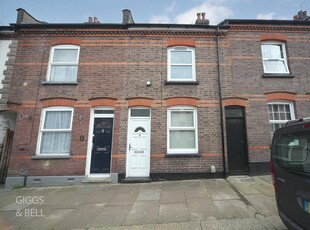 2 bedroom terraced house for sale in Luton, Bedfordshire, LU1