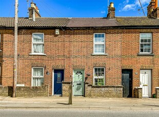 2 bedroom terraced house for sale in Park Street, St. Albans, Hertfordshire, AL2