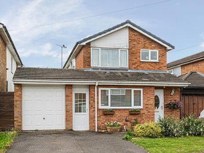 3 Bed House For Sale in Holmer Green, Buckinghamshire, HP15 - 5136892