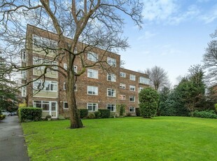 3 bedroom apartment for sale in Buckingham Close, Guildford, GU1