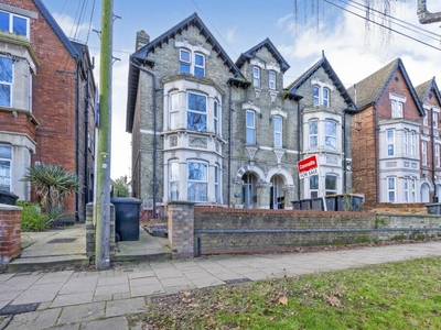 3 bedroom apartment for sale in Clapham Road, Bedford, MK41