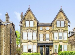 3 bedroom apartment for sale in West Cliffe Mount, Harrogate, HG2