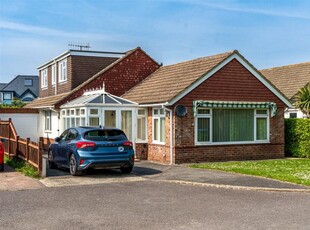 3 bedroom bungalow for sale in Chalet Gardens, Ferring, Worthing, West Sussex, BN12