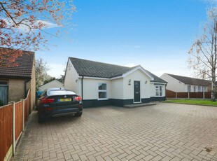 3 bedroom detached bungalow for sale in Broomhall Road, Chelmsford, CM1