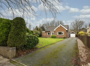 3 bedroom detached bungalow for sale in Fixby Park Drive, Fixby, HD2