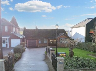 3 bedroom detached bungalow for sale in Mansfield Road, Redhill, Nottingham, NG5