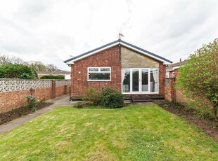 3 bedroom detached bungalow for sale in The Avenue, Bessacarr, DN4