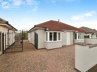 3 bedroom detached bungalow for sale in The Grove, Doncaster, South Yorkshire, DN2