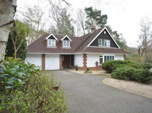 3 bedroom detached house for sale in Airetons Close, Broadstone, Dorset, BH18