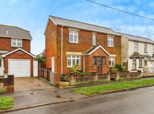 3 bedroom detached house for sale in Beaumont Road, Totton, Southampton, Hampshire, SO40