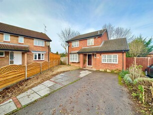 3 bedroom detached house for sale in Catesby Green, Luton, LU3