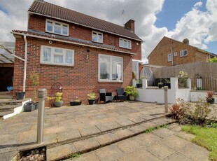 3 bedroom detached house for sale in Cowley Road, Tuffley, Gloucester, GL4