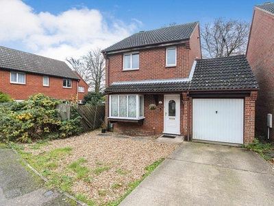 3 bedroom detached house for sale in Dunkirk Close, Kempston, MK42