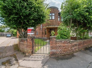 3 bedroom detached house for sale in Glebe Road, Peterborough, Cambridgeshire, PE2