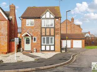 3 bedroom detached house for sale in Hathorn Road, Hucclecote, Gloucester, Gloucestershire GL3