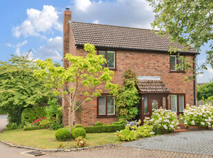 3 bedroom detached house for sale in Juniper Close, Badger Farm, Winchester, Hampshire, SO22