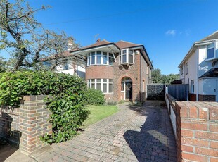 3 bedroom detached house for sale in Lavington Road, Worthing, BN14