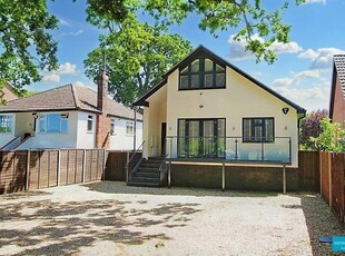 3 bedroom detached house for sale in Mapledurham Drive, Purley On Thames, Reading, RG8