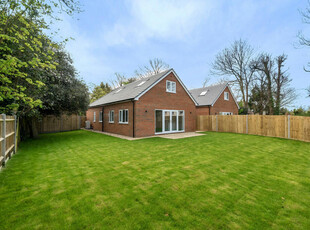 3 bedroom detached house for sale in Portsmouth Road, Woolston, Southampton, Hampshire, SO19