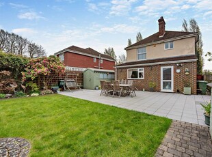 3 bedroom detached house for sale in Sandling Lane, Penenden Heath, Maidstone, ME14