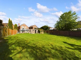 3 bedroom detached house for sale in Spencer Close, Hucclecote, Gloucester, GL3