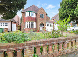 3 bedroom detached house for sale in St. Helens Road, Solihull, B91