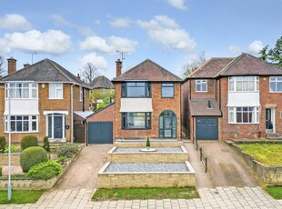 3 bedroom detached house for sale in Stanhome Drive, West Bridgford, Nottinghamshire, NG2 7FF, NG2