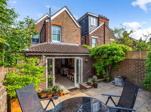 3 bedroom detached house for sale in Testard Road, Guildford, GU2