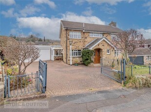 3 bedroom detached house for sale in The Fairway, Fixby, Huddersfield, West Yorkshire, HD2