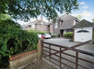 3 bedroom detached house for sale in West End Road, Southampton, SO18