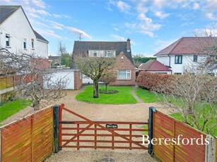 3 bedroom detached house for sale in Writtle Road, Chelmsford, CM1