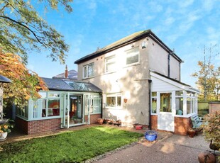 3 bedroom detached house for sale in Wroughton Place, Fairwater, Cardiff, CF5